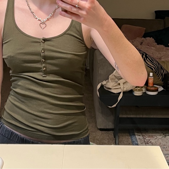 Old Navy tank top - Picture 4 of 4